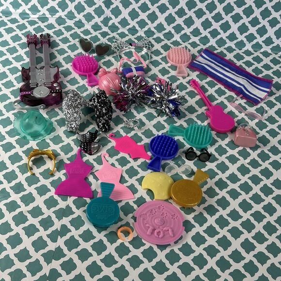 LOL Surprise OMG Dolls Accessories Clothes Mixed Lot Earrings Shoes 20+ Pieces - Picture 1 of 7